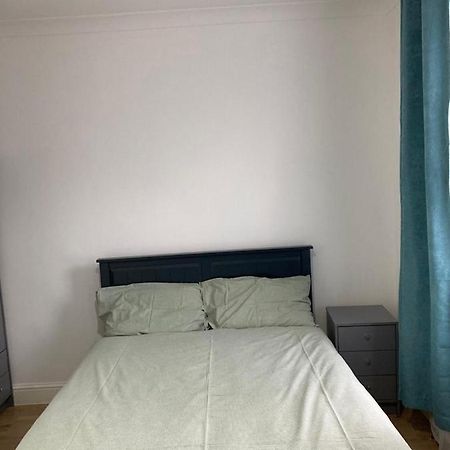 Snug 5-Bedroom Residential Home In Great London Luaran gambar