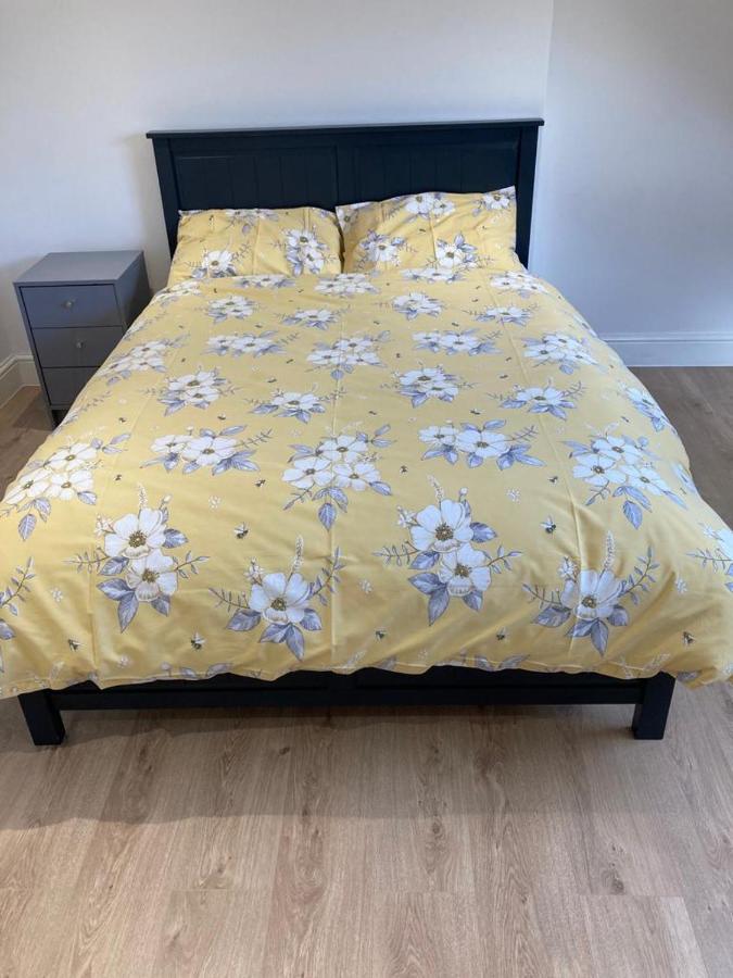 Snug 5-Bedroom Residential Home In Great London Luaran gambar